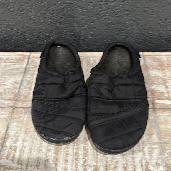 TOMS Men’s Slippers - Picture 3 of 5